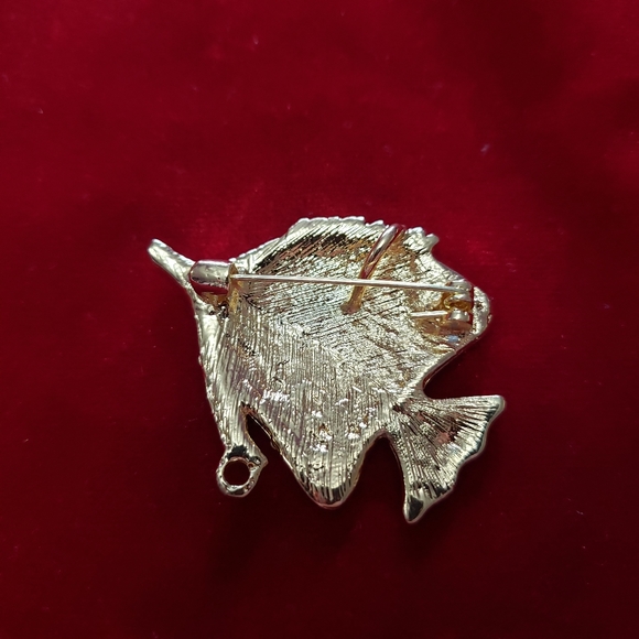 Fish Brooch - Picture 5 of 7